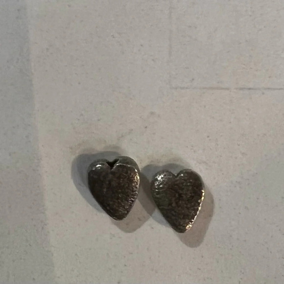 Yasemin Ozeri  Heart Shaped 925 Silver Stud Earrings NWOB - Picture 3 of 7